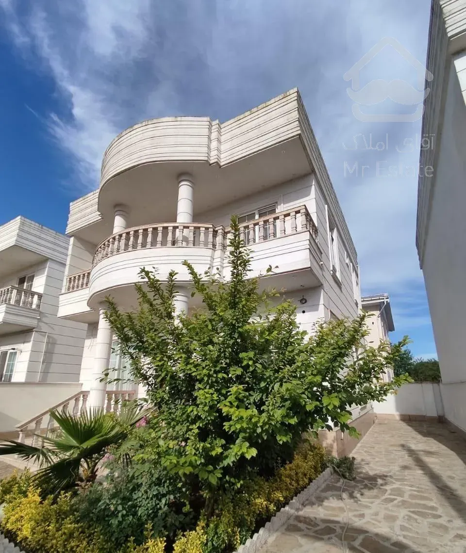 ویلاشهرکی 240 متری . کلاسیک نوساز/ قسمت مناسب