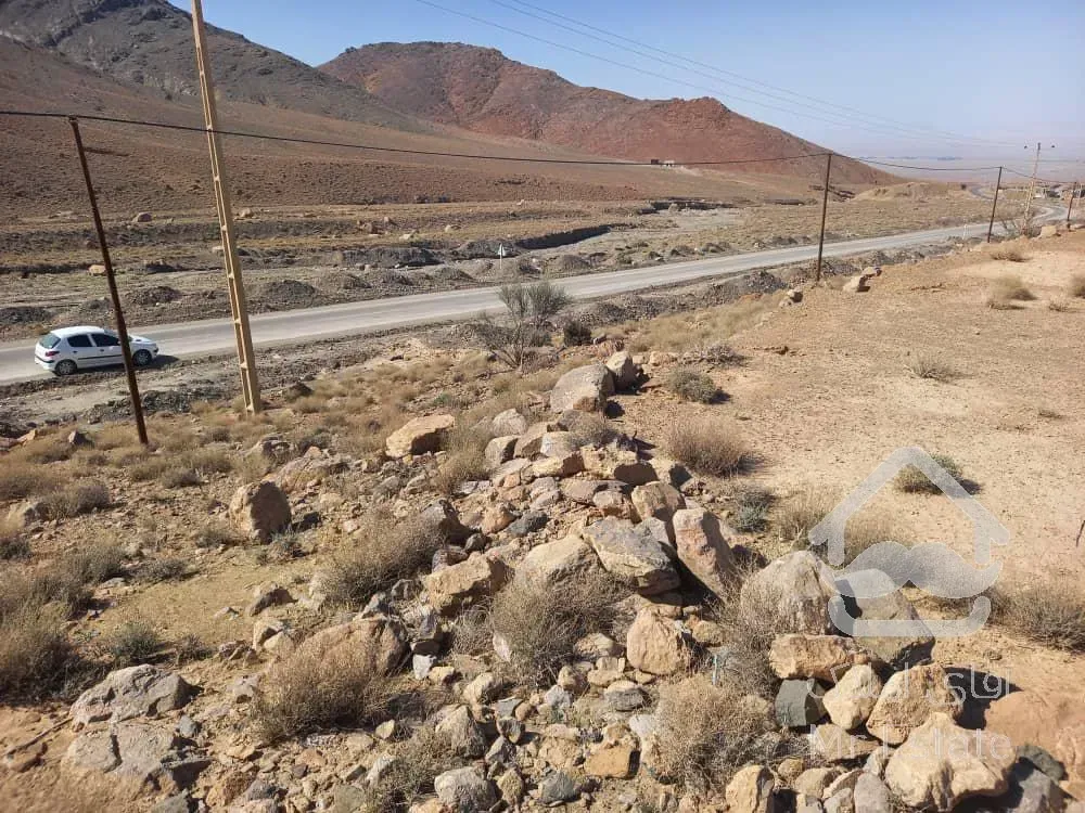 زمین 300 متری