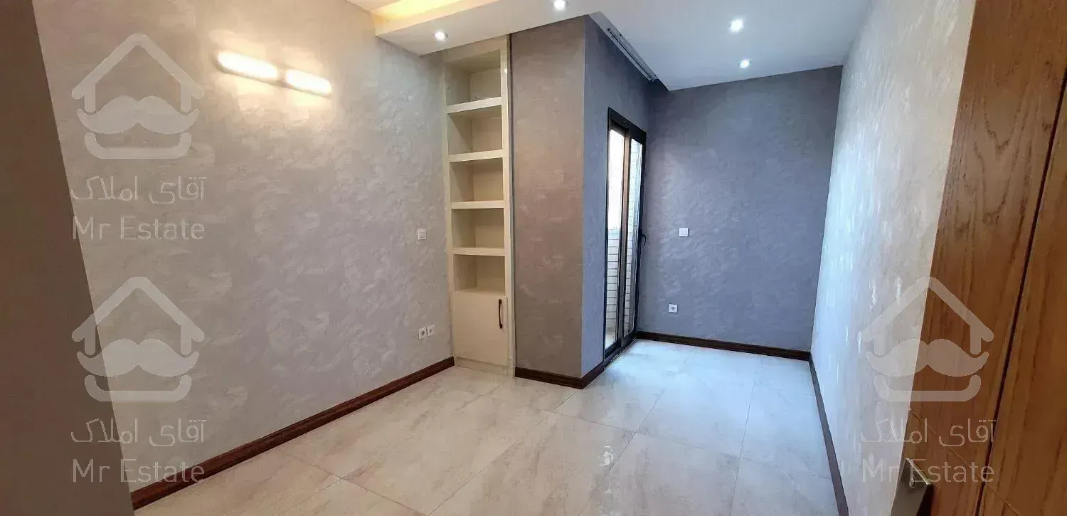 ۱۳۵متر دو خواب هشت بهشت بَر خیابان اصلی مَلک شمالی