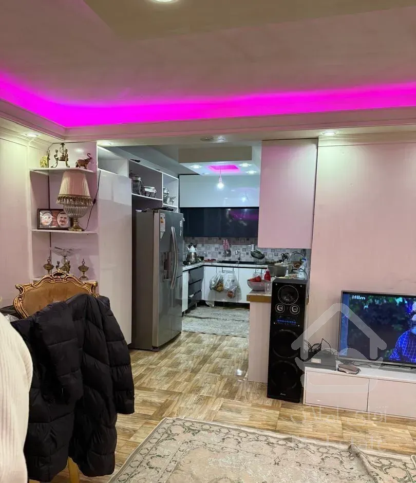 فروش آپارتمان ۱۳۰ متری ۲ خوابه طبقه ۴ در گلاب دره