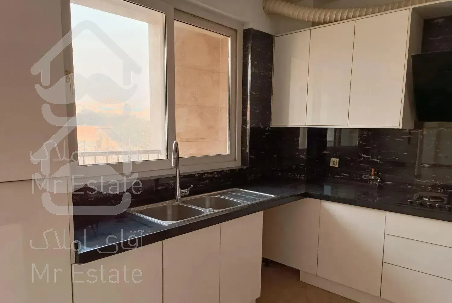 اوین ، ۲۱۰ متری تکواحدی دو جهت نور