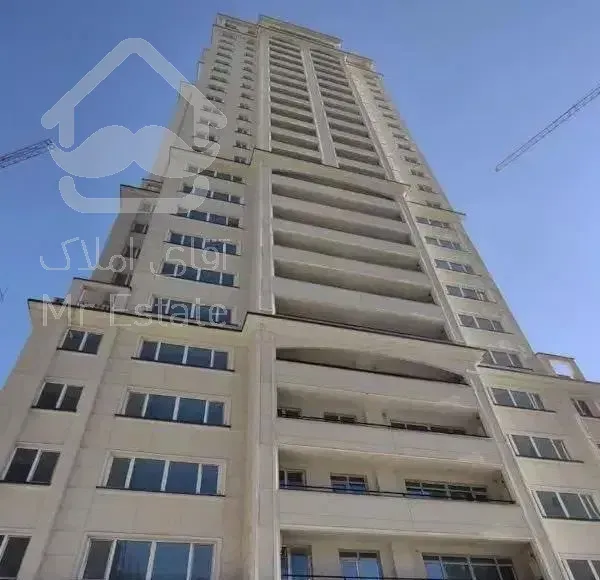 ۱۳۰متری سه خواب فروشی