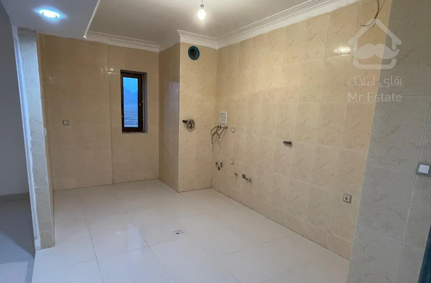 واحد با روف گاردن مجتمع افرا صفاییه