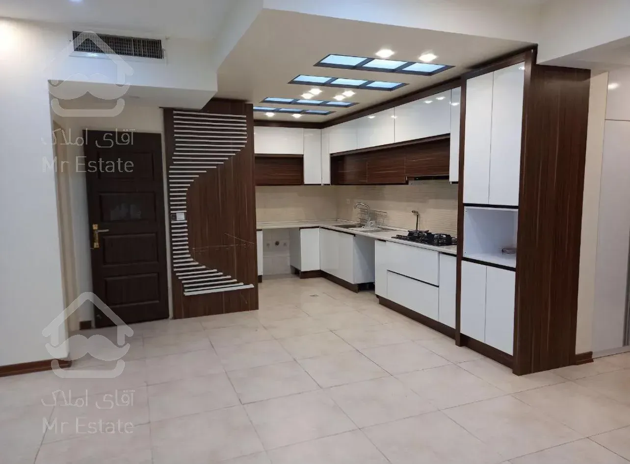 فروش۳طبقه‌نوساز/تک‌واحدی/۲۰۸ مترزمین/منطقه۲۲