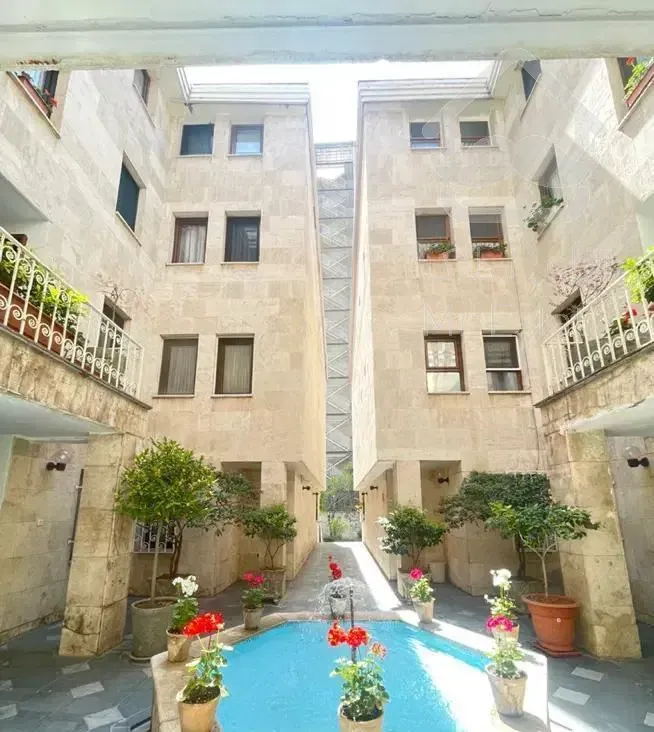 فروش آپارتمان۳۰۰متر ۴خواب آجودانیه/۲۱۰متر قدرالسهم