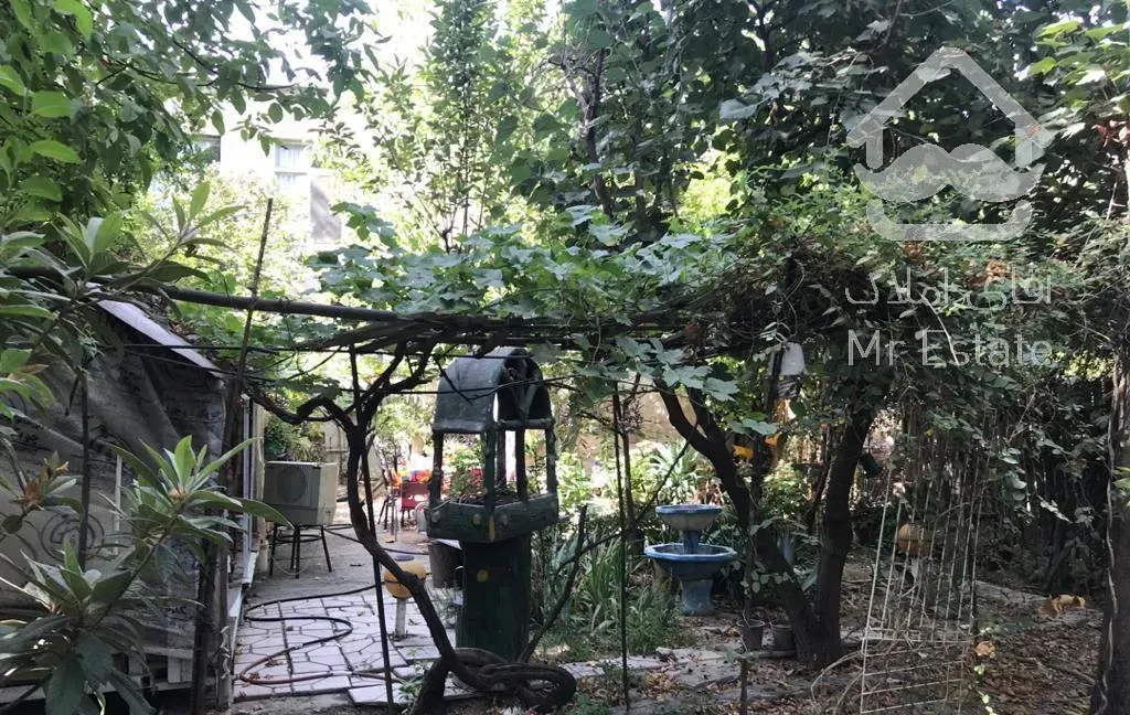 آپارتمان سه اتاق خوابه با باغچه مجزا