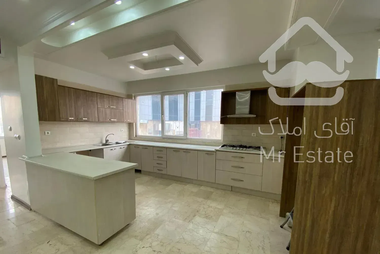 ١٠٥ متر پونک همیلا شهرک هما ٢پارکینگ