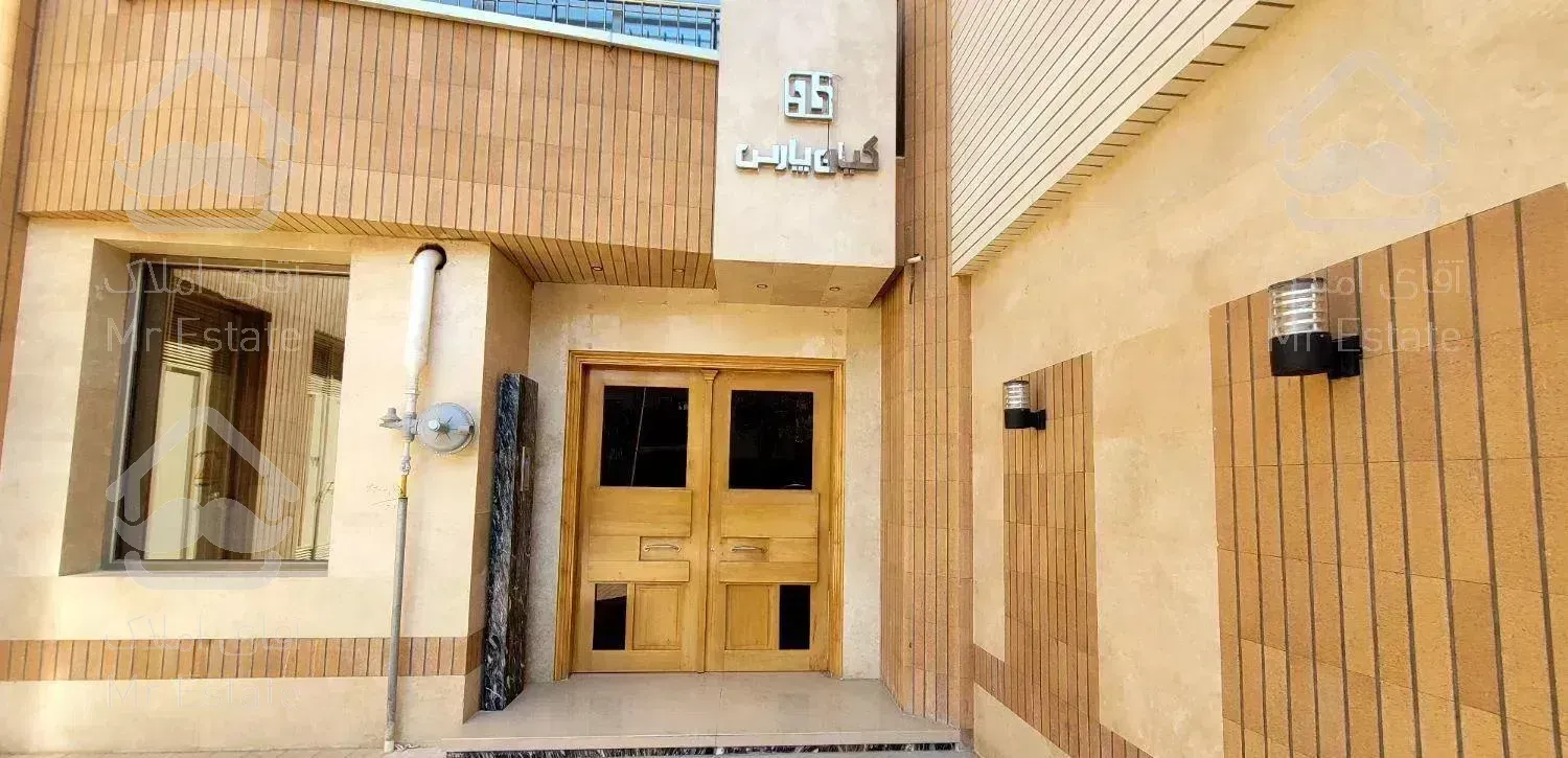 ۱۳۵متر دو خواب هشت بهشت بَر خیابان اصلی مَلک شمالی