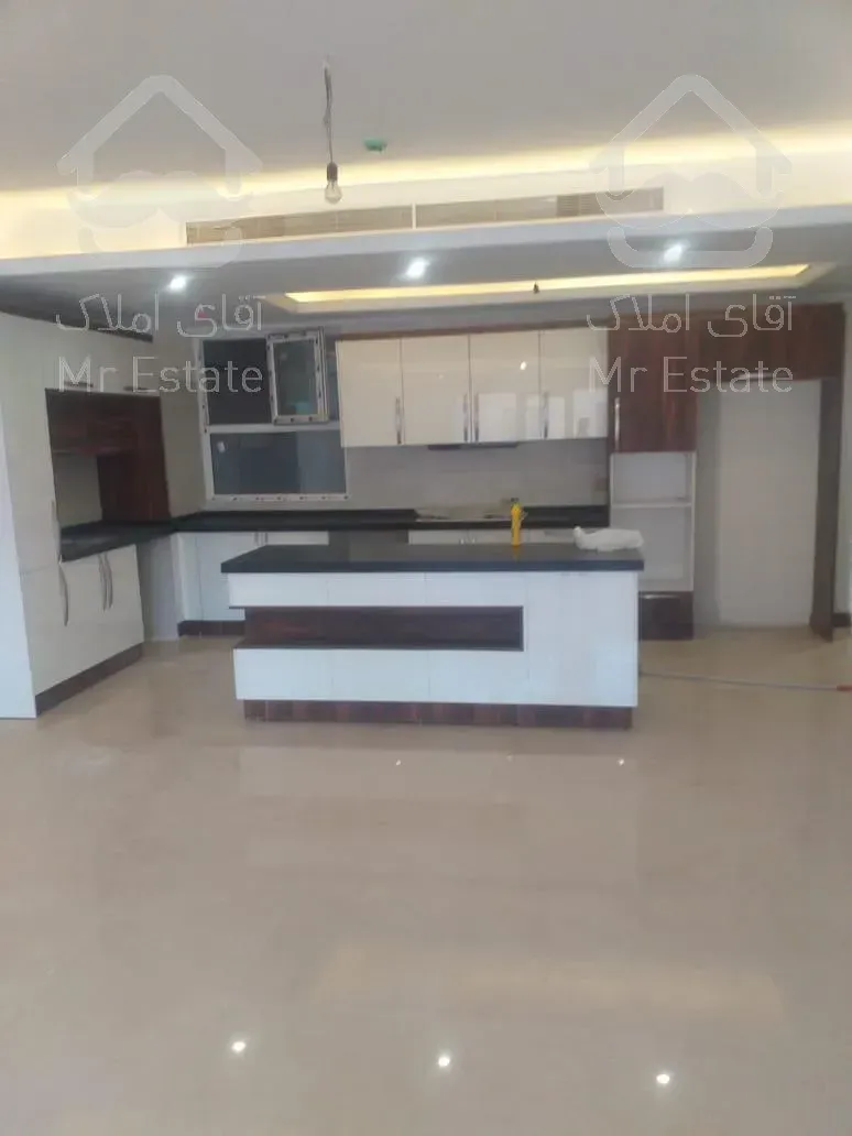 خرید ۱۱۴ متری دریاچه برج نوساز