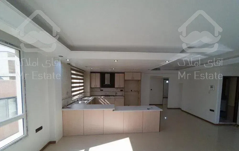 ۱۰۵ متر تک واحدی سه جهت نور