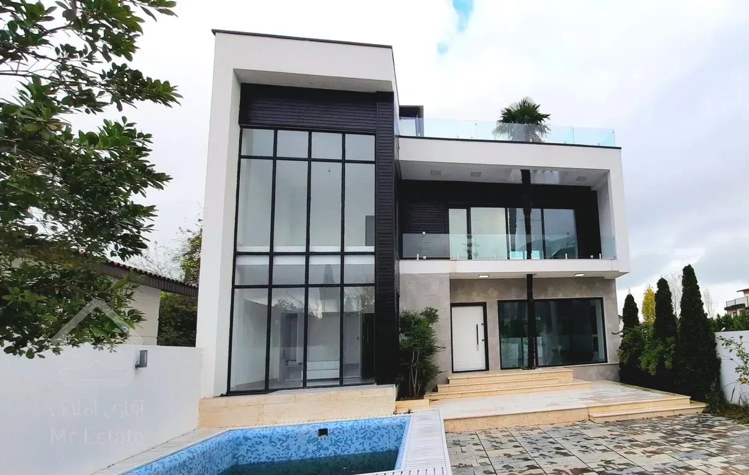 لتینگان خ بهرام/340 متر ویلا مدرن با مدارک