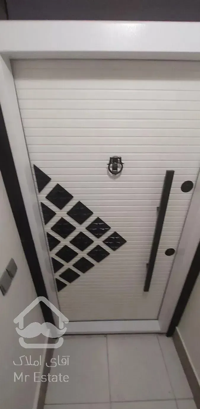 ۸۸متر با پارکینگ و ۱۵متر پاسیو شریعتی. کلیم کاشانی