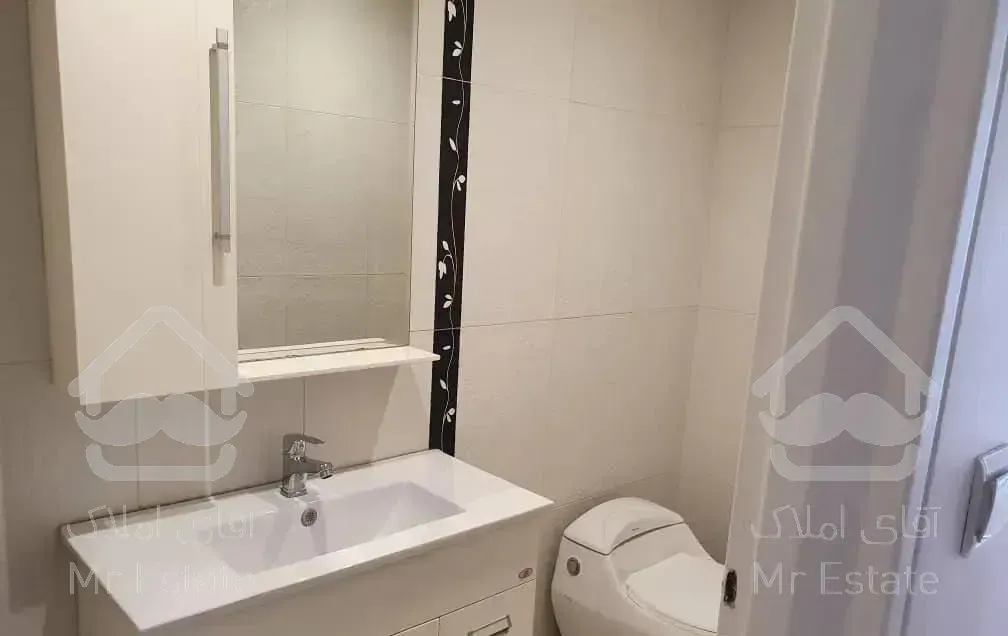 ۱۵۰ متر، خیابان ولیعصر پائین‌تر از پارک ساعی