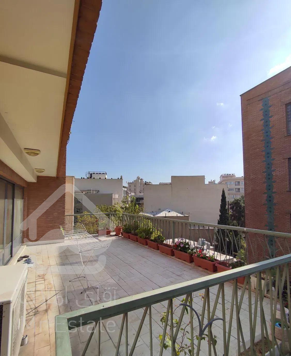 ۲۱۰ متر سه خواب با تراس ۳۵ متری