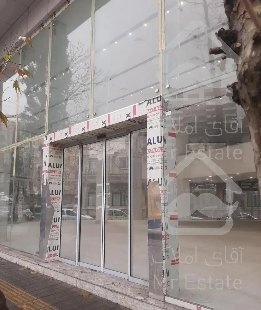 ۲۸۰ متر تجاری +۸۰متر بالکن  نوساز آیت الله کاشانی