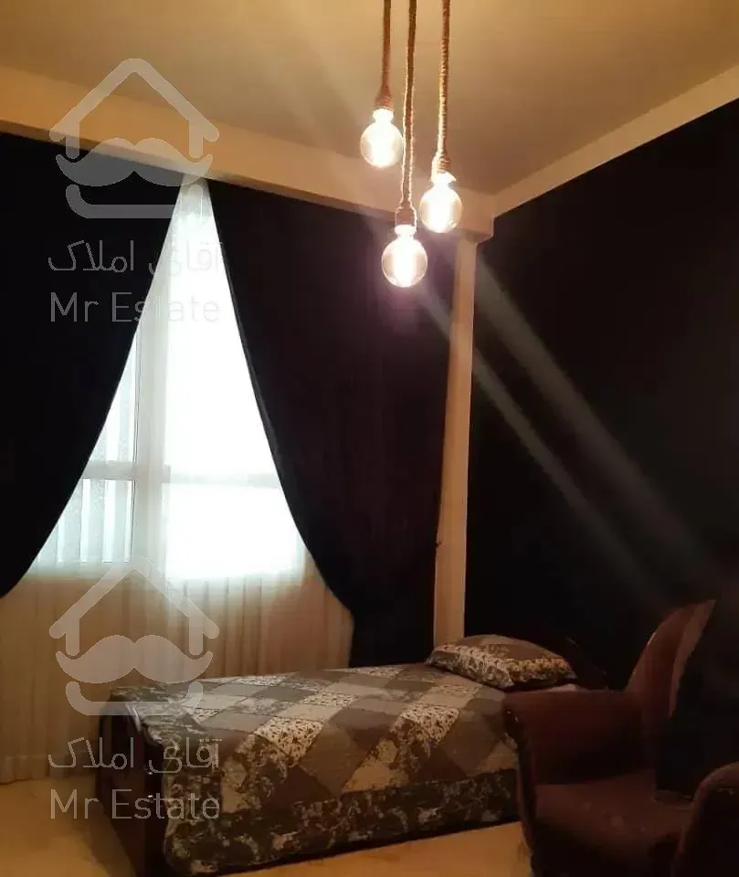 ازگل ۱۵۰ متر غرق نور سالن پرده خور