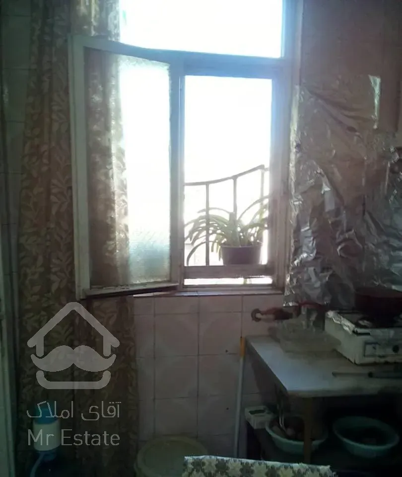 ۵۲ متر، تخلیه، انباری، طبقه دوم پله ایی، متروشریف