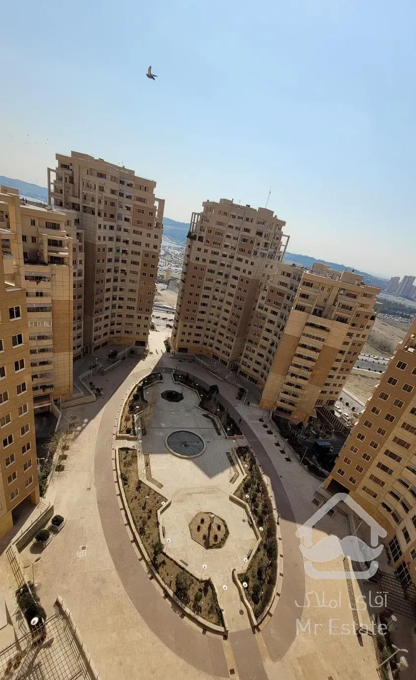 150 متر بالای برج روبروی دریاچه تخلیه‌