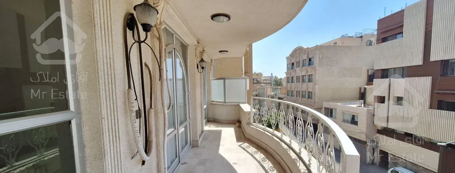 آپارتمان/۲۴۰ متری/ ۴ خواب