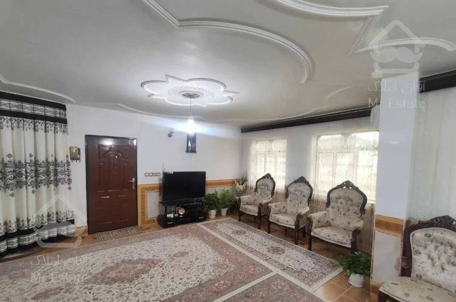 فروش ویلایی۳۰۰متر در ۳طبقه،میدان‌نماز