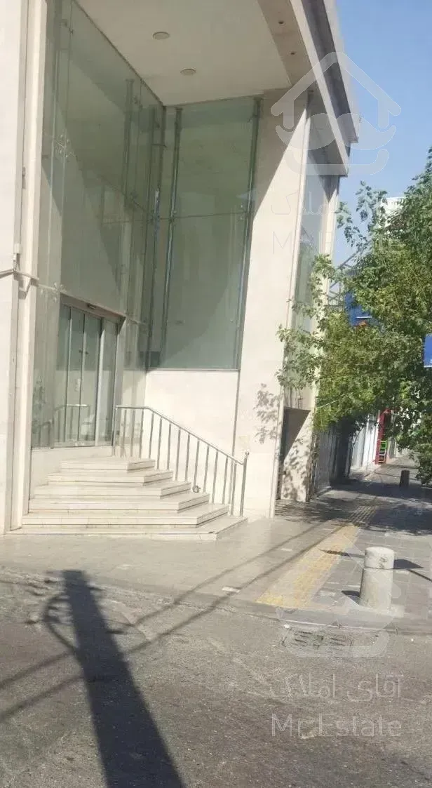 ۱٠ متر کف خیابان ویترین دونبش (( پاسداران ))