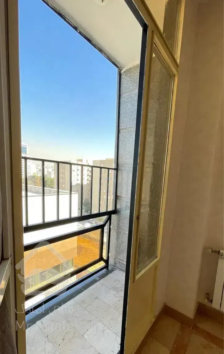 ۱۲۰متر همیلا/۲خواب بزرگ/سالن سه جهت پرده خور