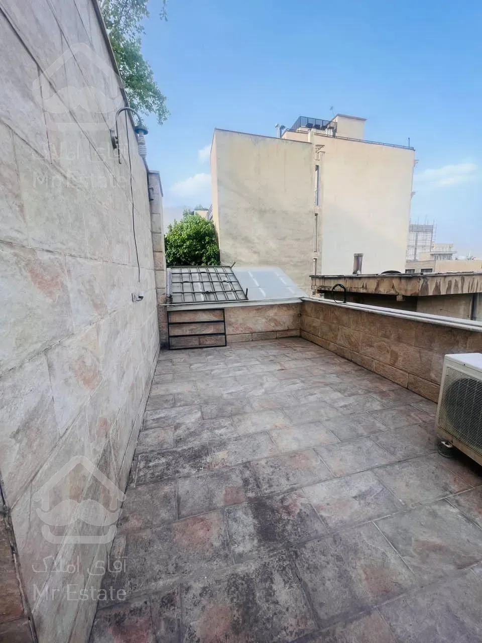 ۲۳۰ متر ویلا دربست دوبلکس