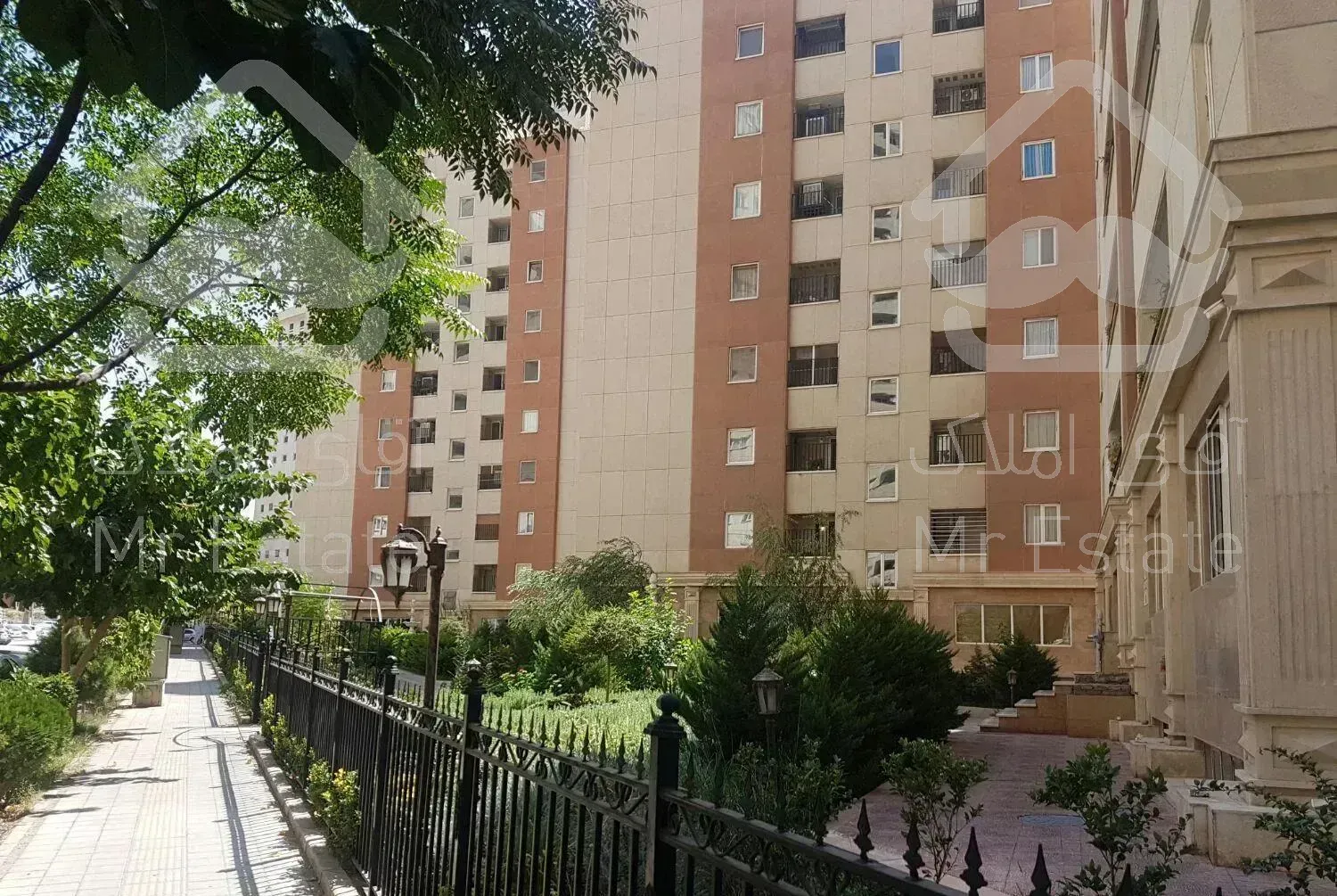 چیتگر ۱۴۳ متر  جنوبی چشم انداز دریاچه