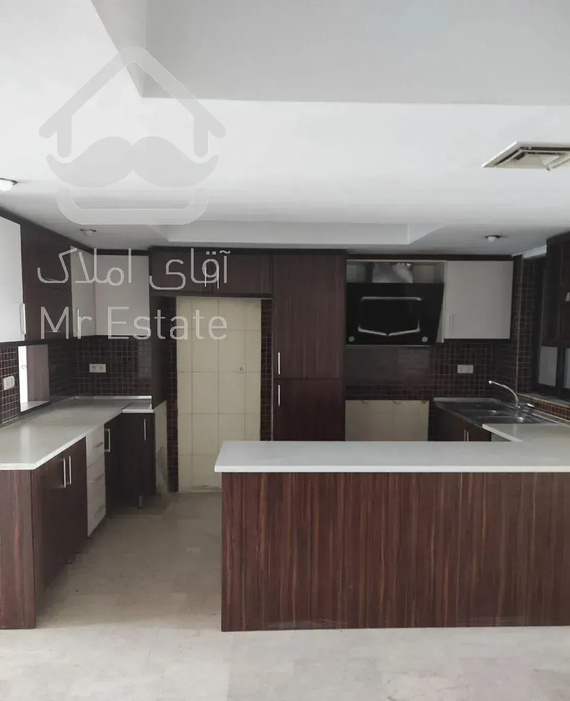 پاسداران۱۱۵متر روبه افتاب۵سال ساخت شیک و باامکانات