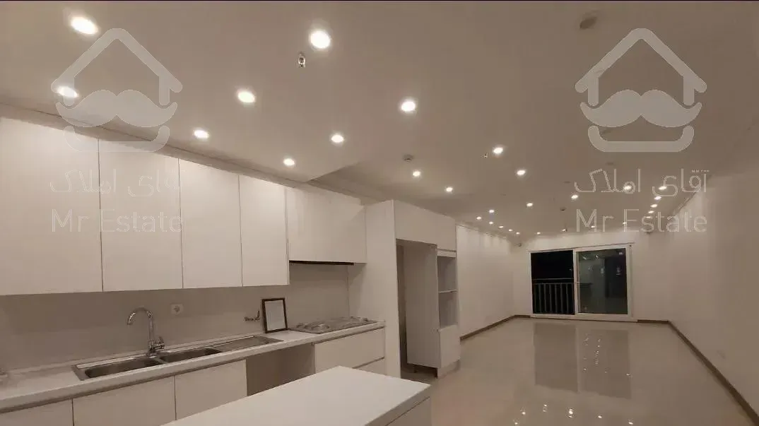 ۱۰۰متر کلیدنخورده/ ۳پارکینگ* تاپ گاندی*