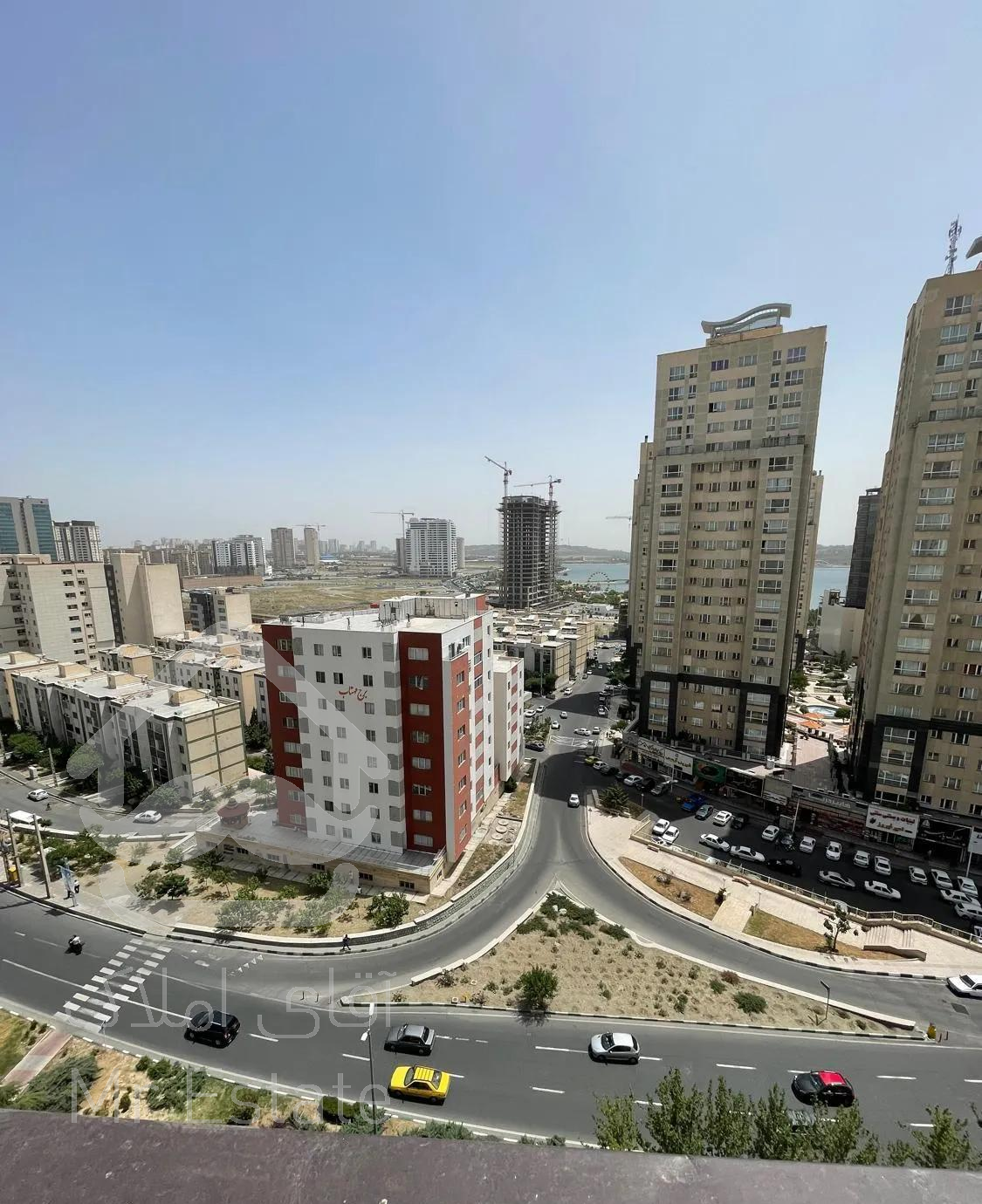 آپارتمان۱۳۴ متر برج خیام جنوبی ویو دریاچه