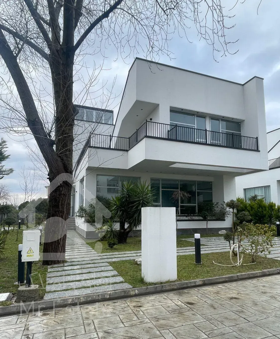 ویلا شهرکی لوکس مدرن ۵۲۰ متری