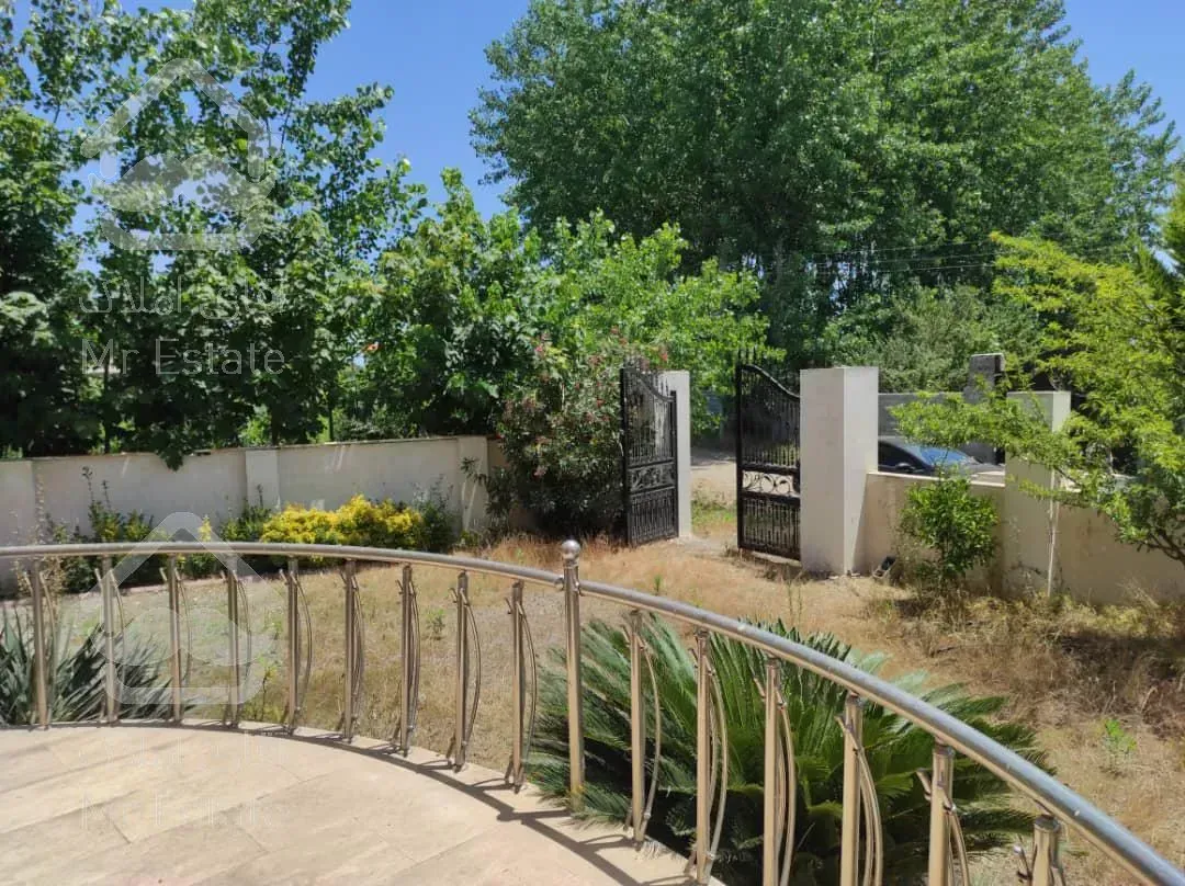 عمارت بزرگ شاه نشین با ویو طبیعت بکر شمال