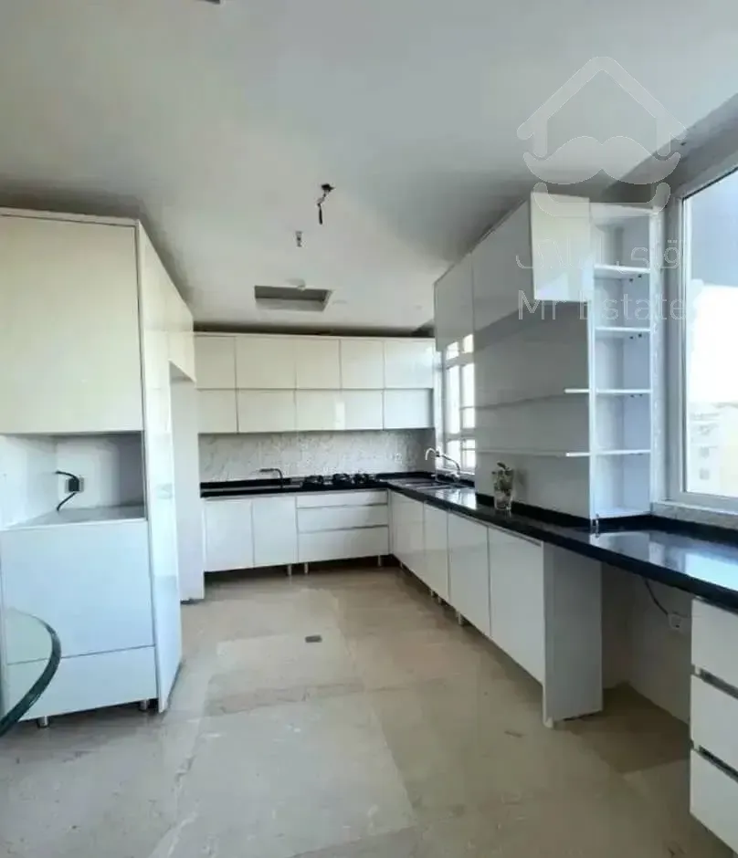 ۲۲۰ متر/ ۲ پارکینگ سندی / لوکیشن دنج/ تراس بزرگ