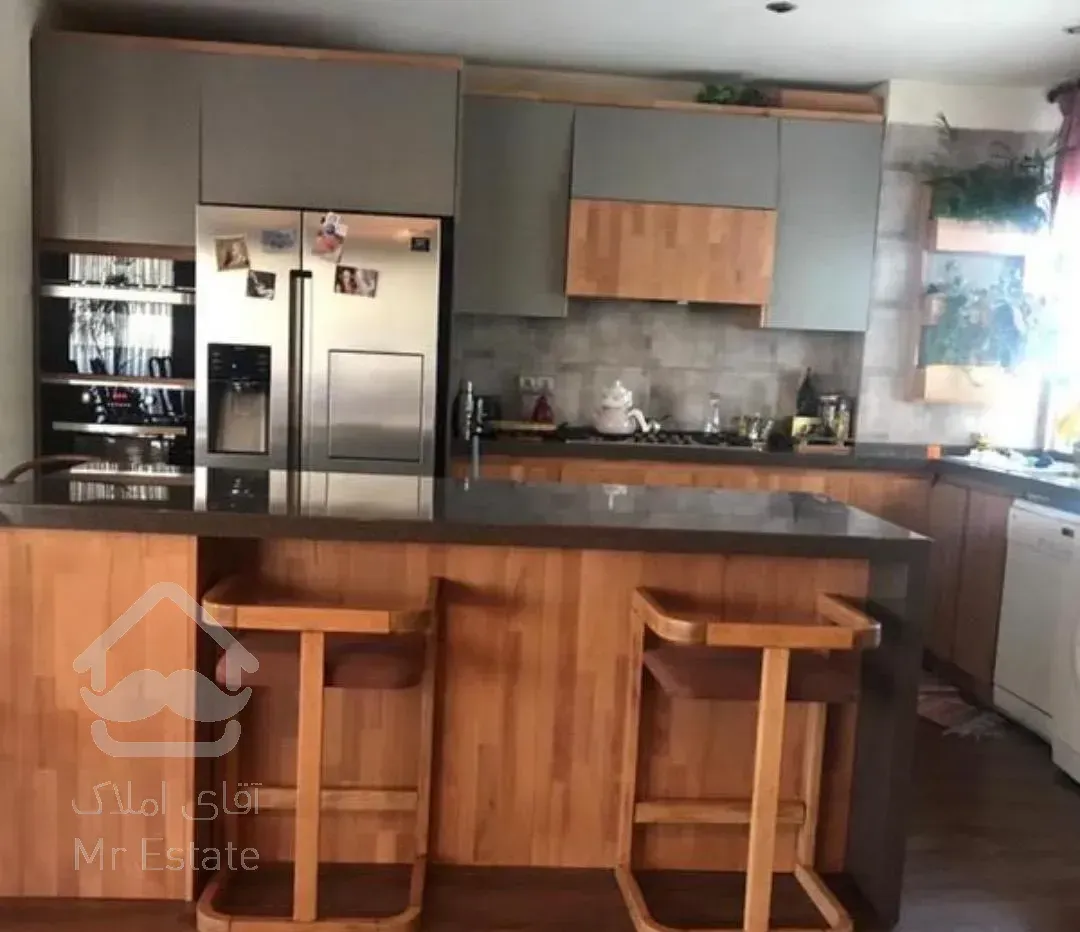 آپارتمان ۱۶۰ متر ۳ خوابه (قدیمی )