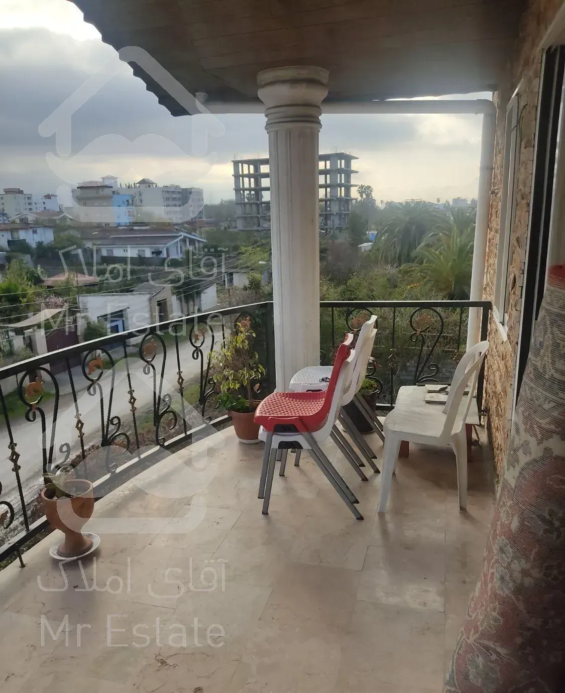 آپارتمان ۱۴۰ متری در شمس آباد