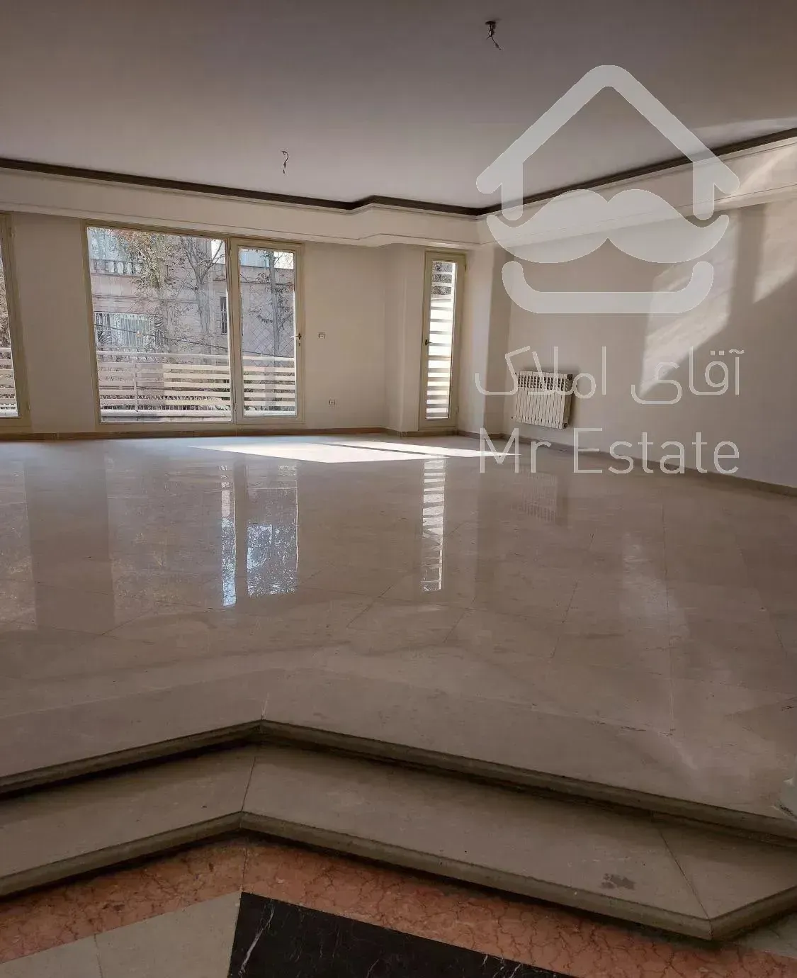 آپارتمان ۲۹۰ متر ۴ خواب تک واحدی استخردار