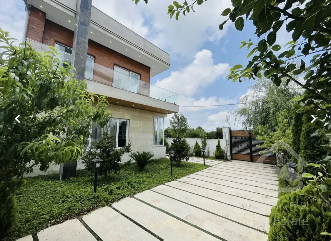 ویلا تریبلکس مدرن نزدیک دریا و جنگل