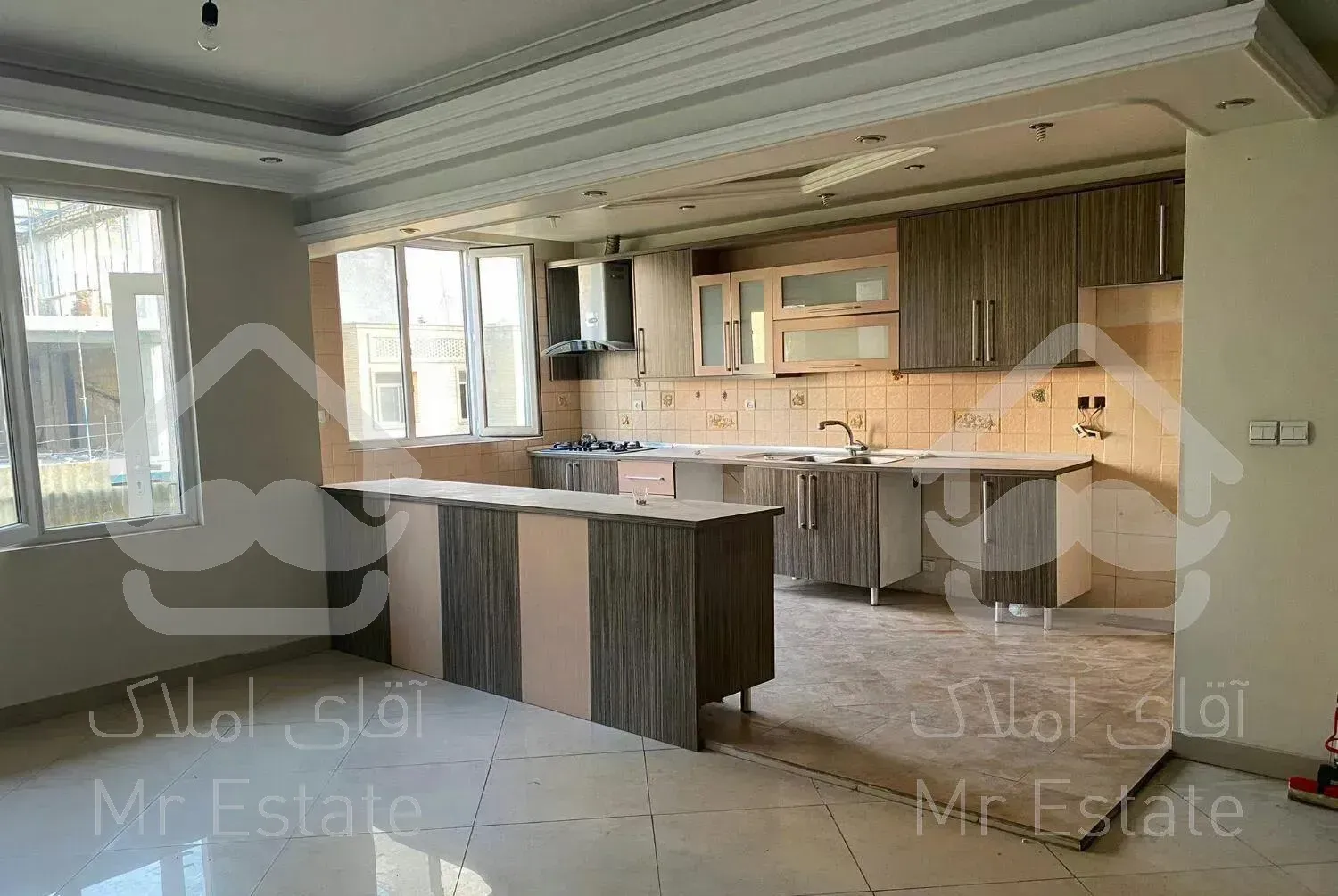 ونک آرارات ۱۳۰ متر با ۲ پارکینگ سندی