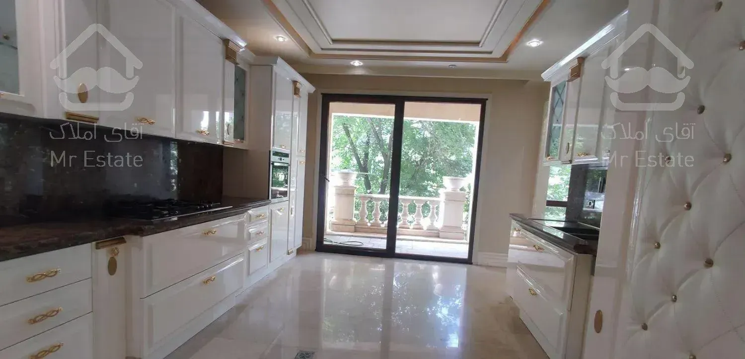 ۲۲۰ متر فول مشاعات ۳ پارکینگ زیر ۱۳ ام