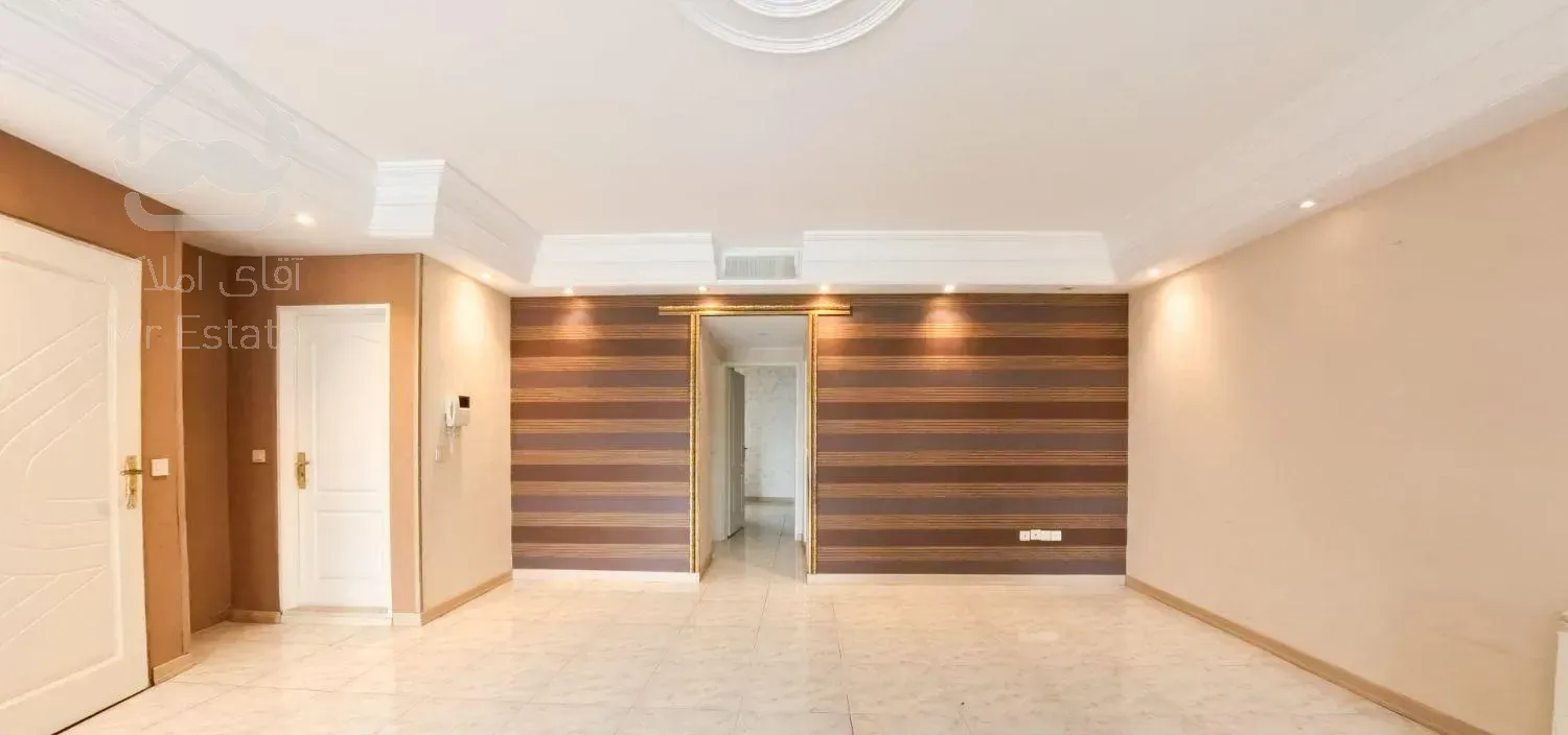 واحد ۱۰۷ متری/میدان گلها