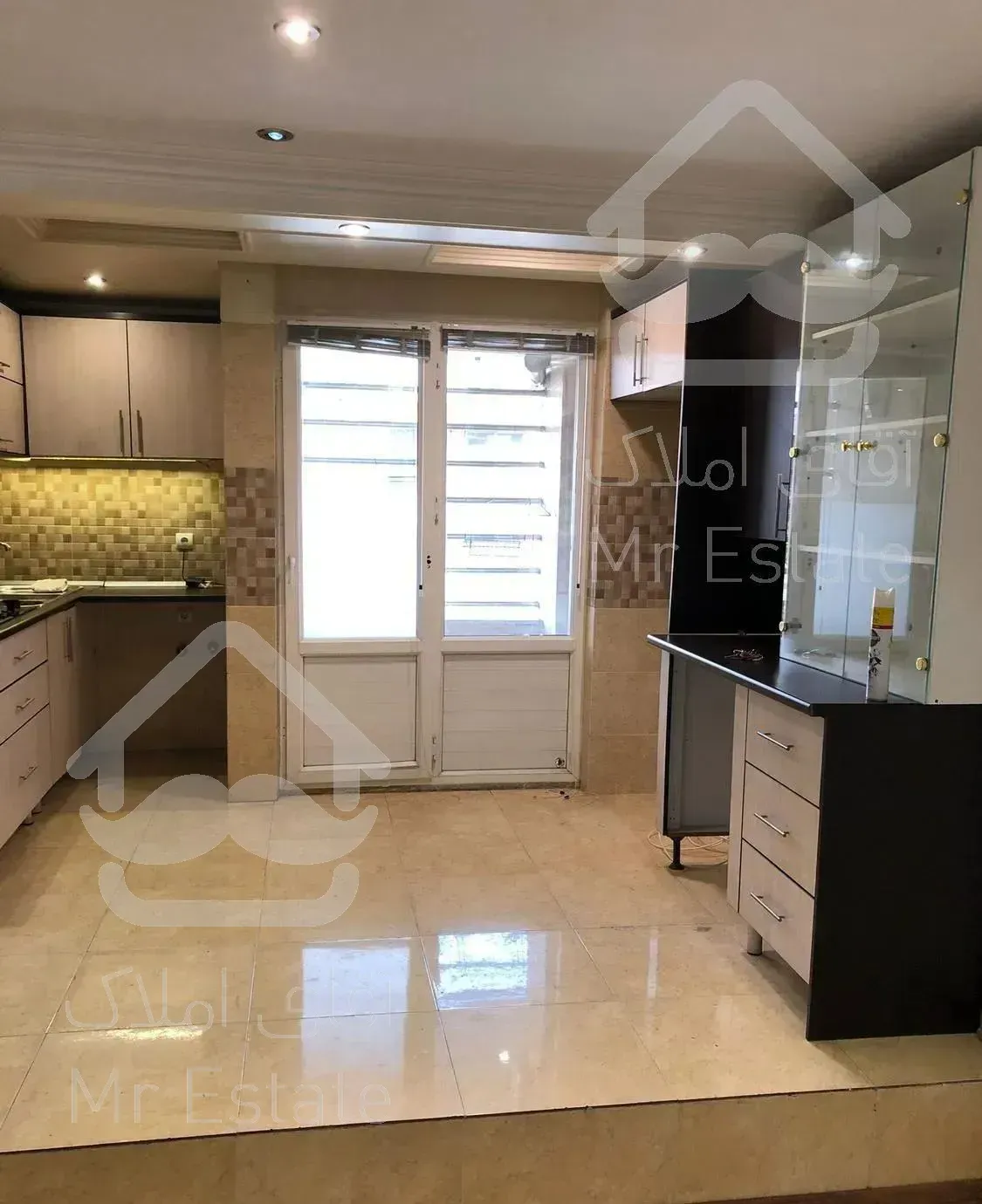 ۴۳متر۷ساله با انباری واسانسور وتراس