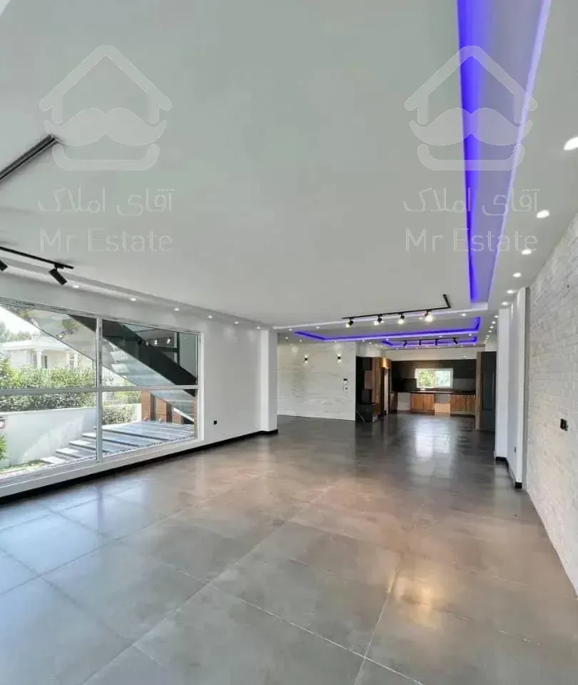 مدرن و  سند تک برگ در چمستان