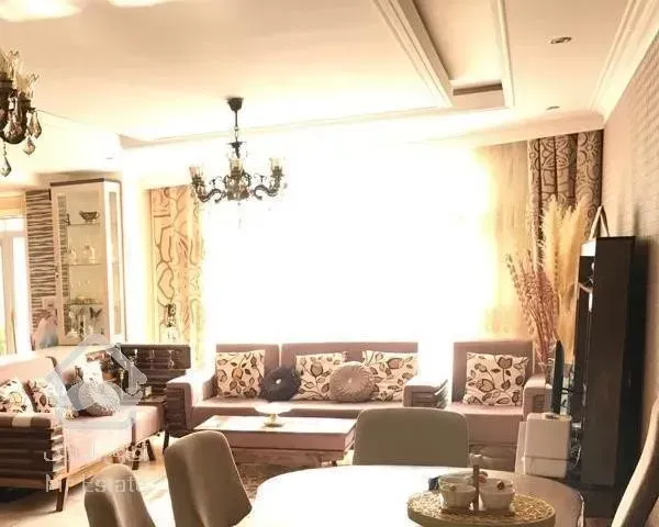 ۸۳ متر ۲ خواب اشرفی *سالن پرده خور*