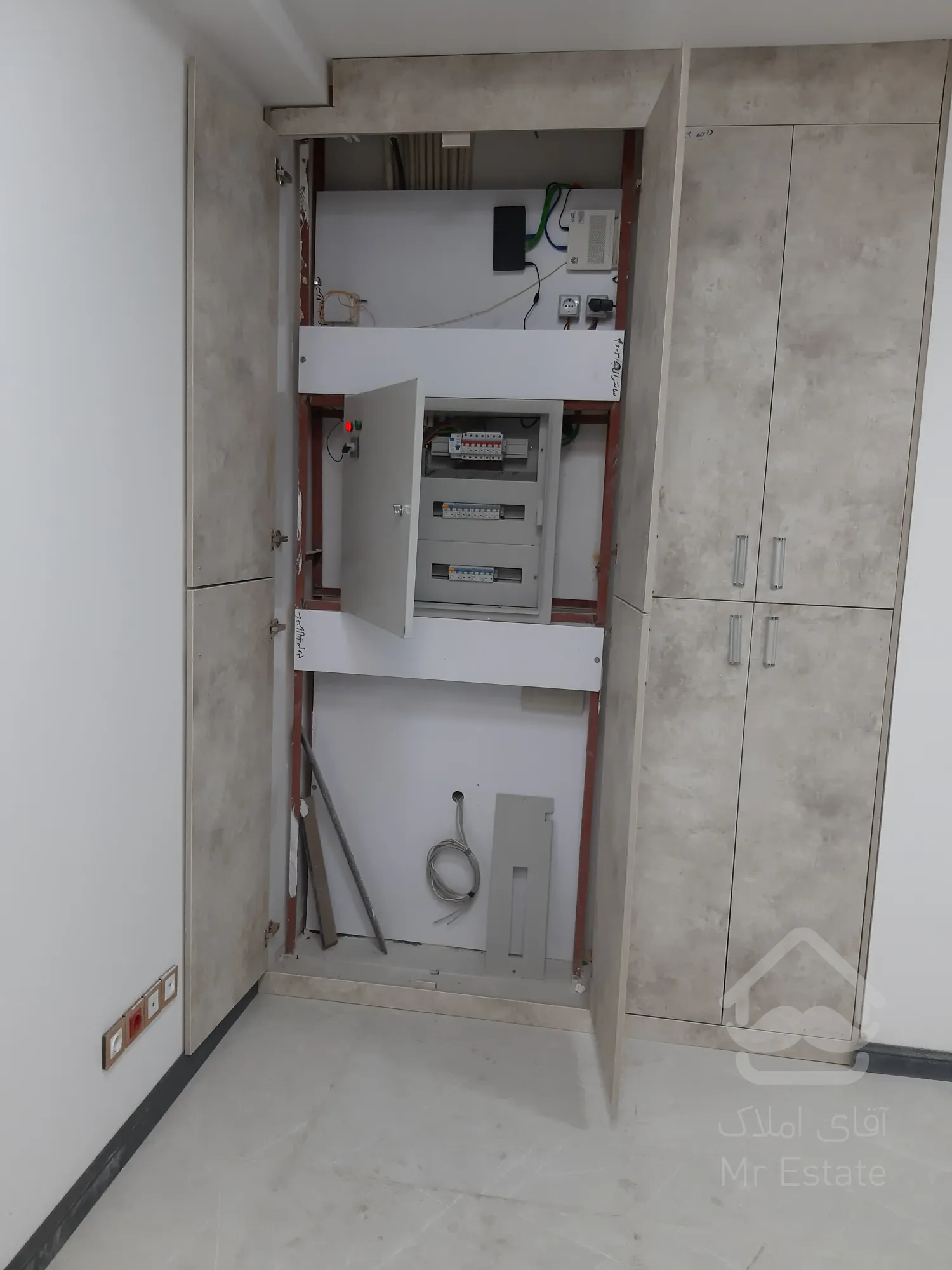 فروش واحد اداری 70 متری فلت در برج اداری رونیکاپالاس