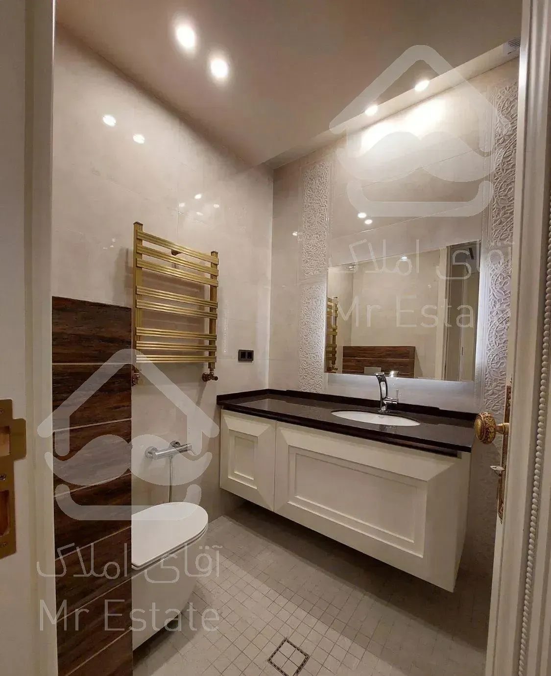 آپارتمان ۳۰۰ متر سه خواب  کلید نخورده