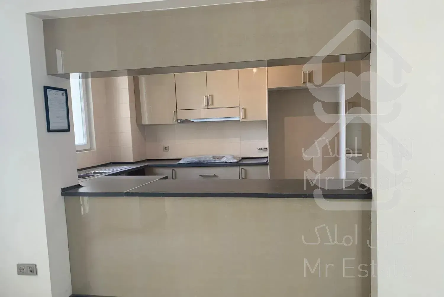 برج باغ نیاوران - ظهیرالدوله (۱۲۰ متر - ۲ خواب )