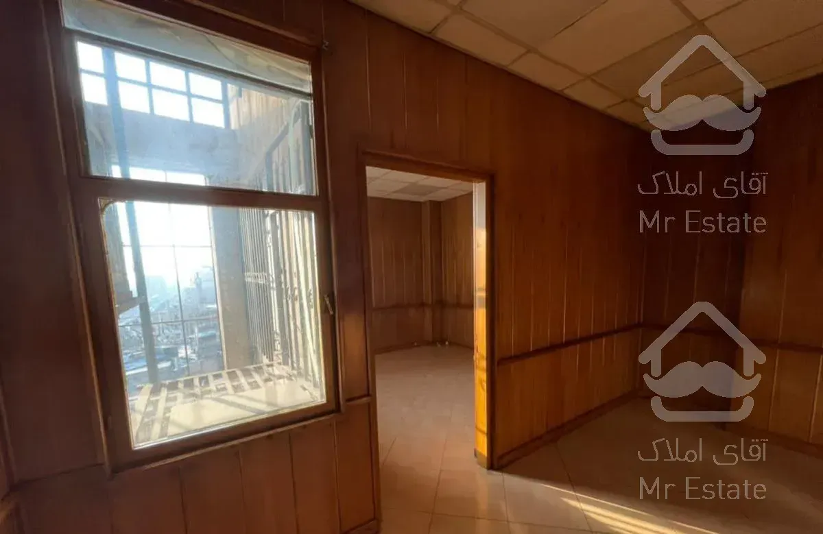 دفتر کار در میدان کاج