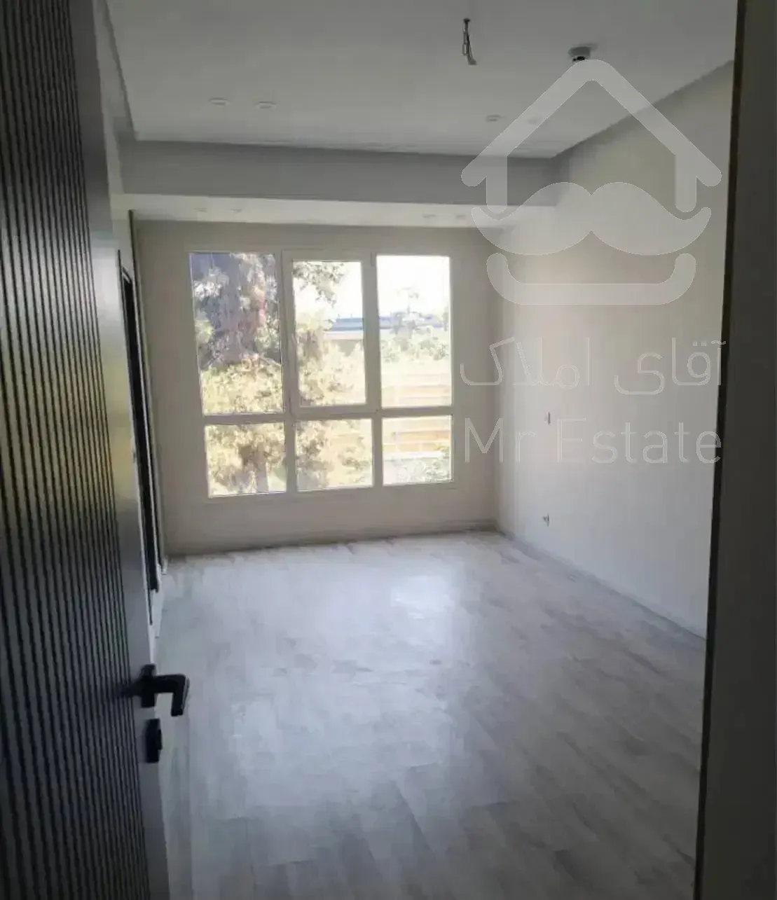 ۱۲۷ متر دو‌خواب چشم انداز اماراتی تراس قابل چیدمان