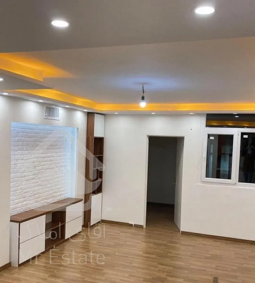 ۶۹ متر / دو خواب / پارکینگ سندی/ جمهوری